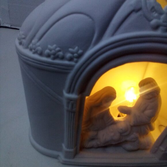 Vintage Porcelain Ceramic Nativity Scene Light Up White Christmas 8" - Picture 6 of 13